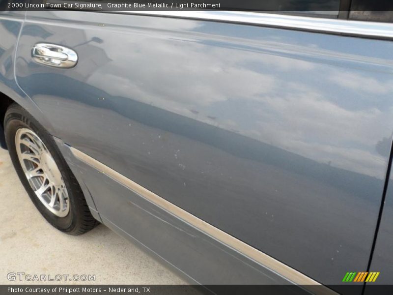 Graphite Blue Metallic / Light Parchment 2000 Lincoln Town Car Signature