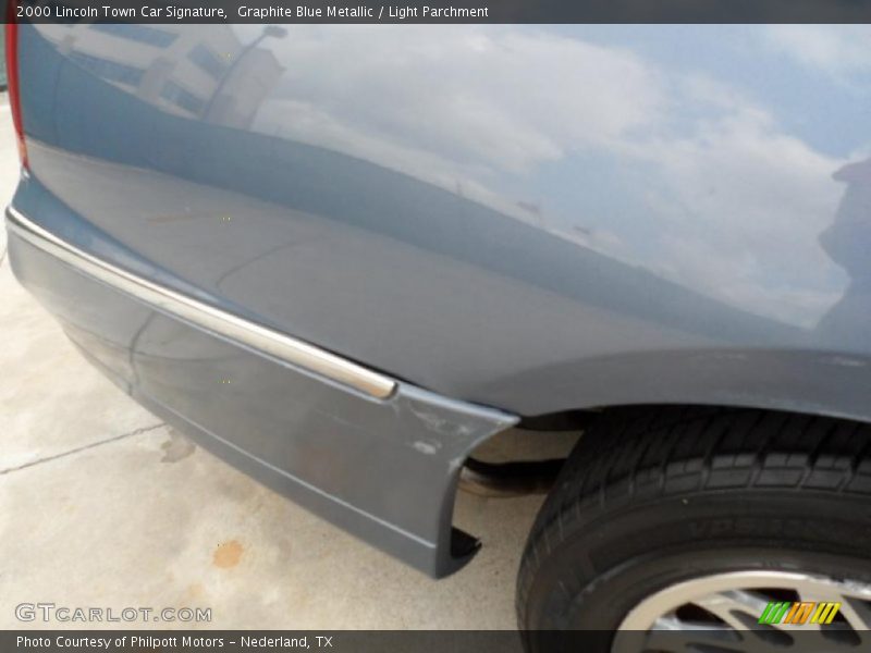 Graphite Blue Metallic / Light Parchment 2000 Lincoln Town Car Signature