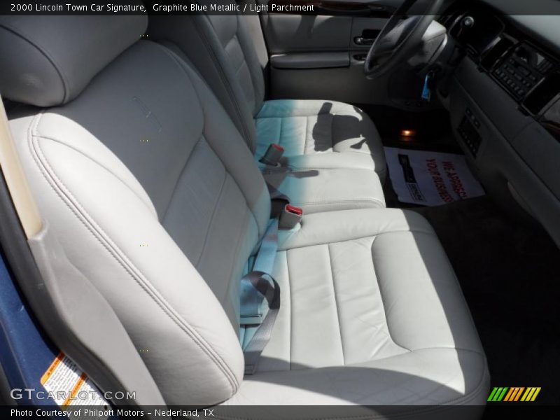 Graphite Blue Metallic / Light Parchment 2000 Lincoln Town Car Signature