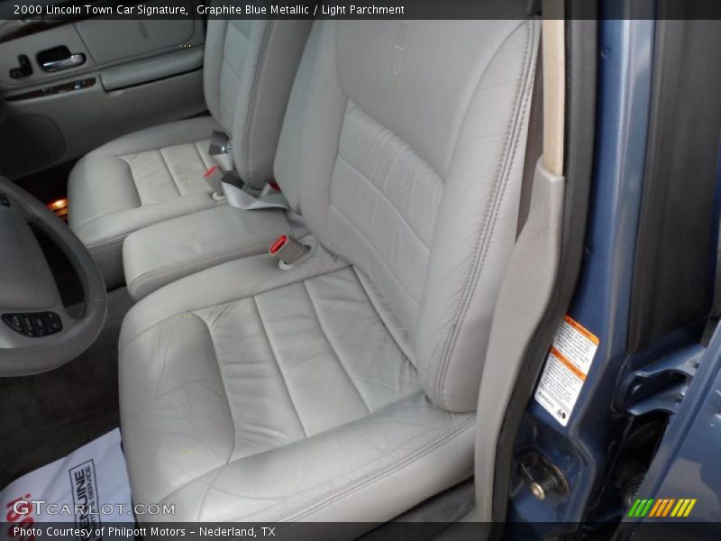  2000 Town Car Signature Light Parchment Interior