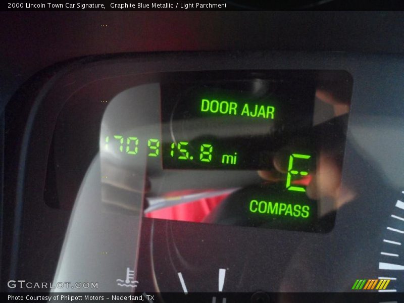 Graphite Blue Metallic / Light Parchment 2000 Lincoln Town Car Signature