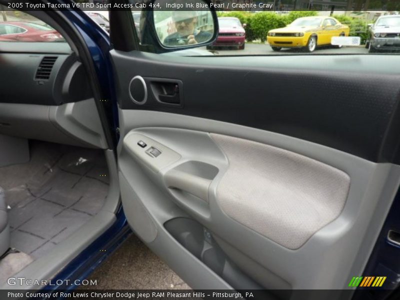 Indigo Ink Blue Pearl / Graphite Gray 2005 Toyota Tacoma V6 TRD Sport Access Cab 4x4
