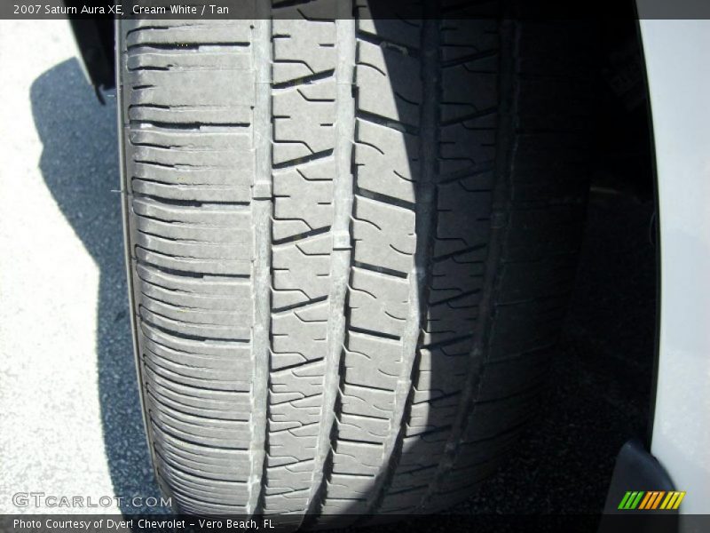 Cream White / Tan 2007 Saturn Aura XE