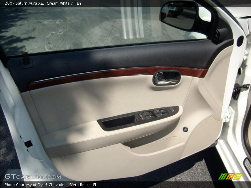 Cream White / Tan 2007 Saturn Aura XE
