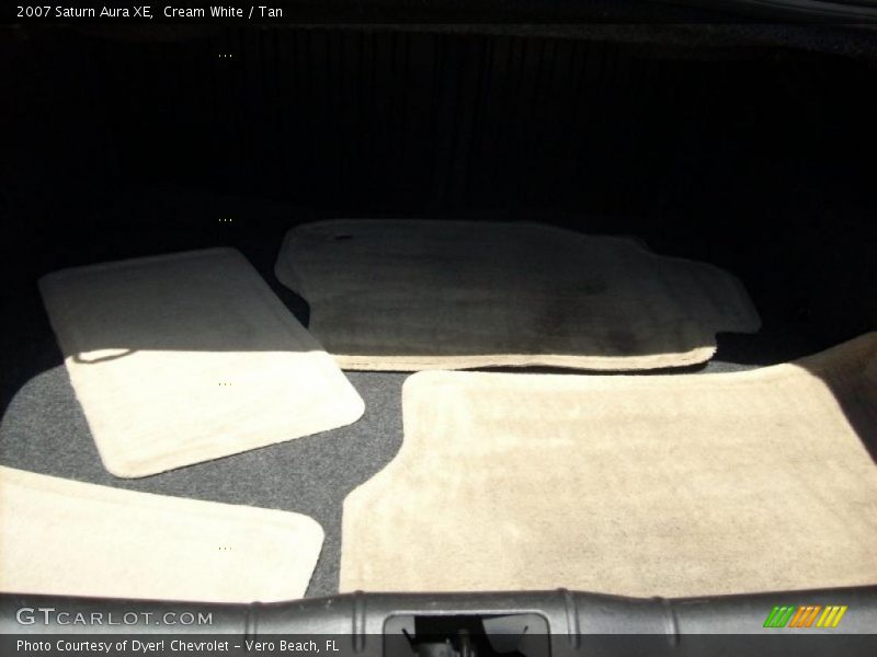 Cream White / Tan 2007 Saturn Aura XE