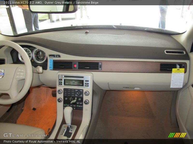 Dashboard of 2011 XC70 3.2 AWD