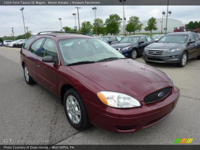 Front 3/4 View of 2004 Taurus SE Wagon