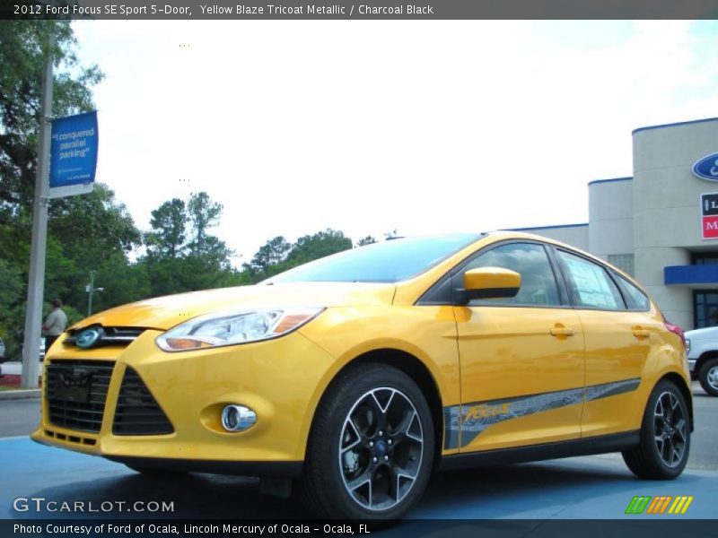 Front 3/4 View of 2012 Focus SE Sport 5-Door