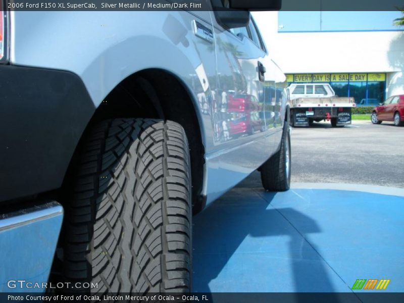 Silver Metallic / Medium/Dark Flint 2006 Ford F150 XL SuperCab