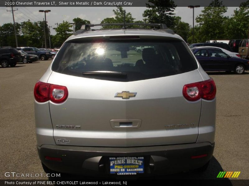 Silver Ice Metallic / Dark Gray/Light Gray 2010 Chevrolet Traverse LT