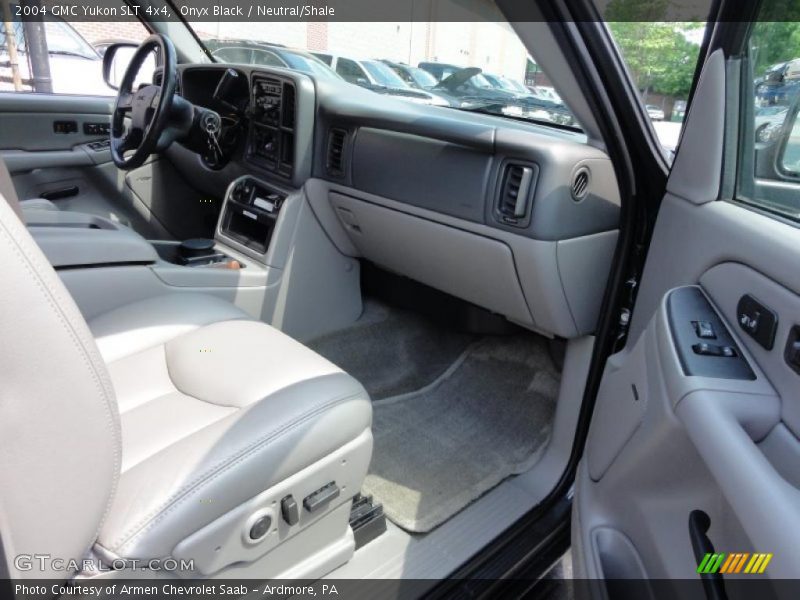 Onyx Black / Neutral/Shale 2004 GMC Yukon SLT 4x4