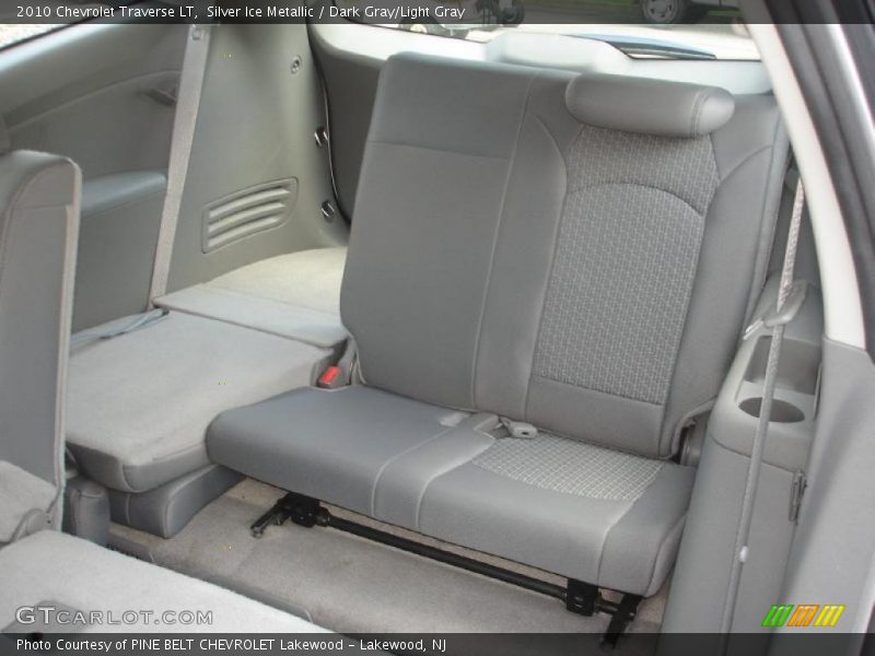 Silver Ice Metallic / Dark Gray/Light Gray 2010 Chevrolet Traverse LT