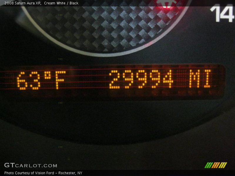 Cream White / Black 2008 Saturn Aura XR