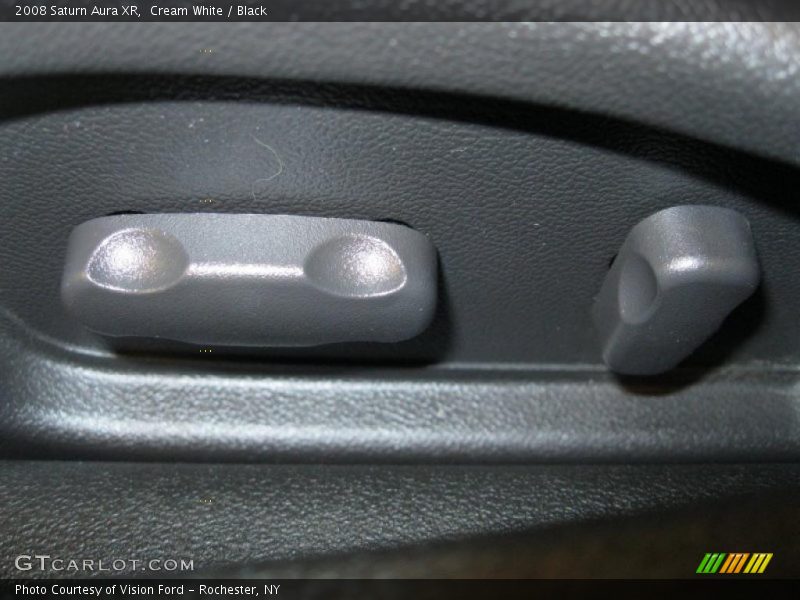 Cream White / Black 2008 Saturn Aura XR