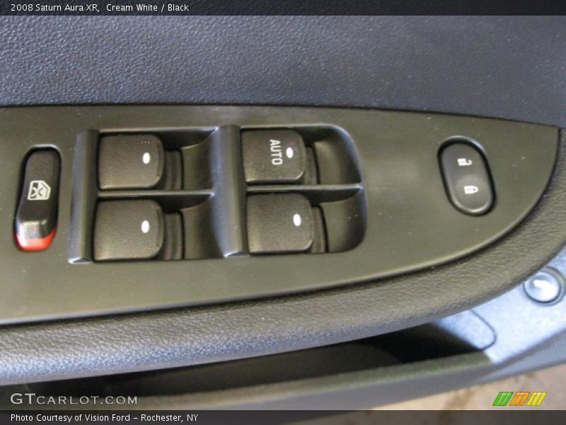 Cream White / Black 2008 Saturn Aura XR