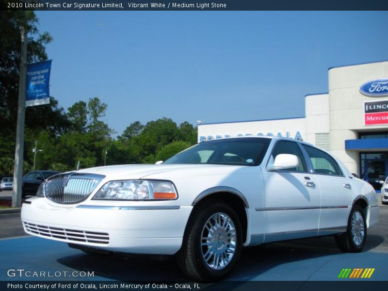 Vibrant White / Medium Light Stone 2010 Lincoln Town Car Signature Limited