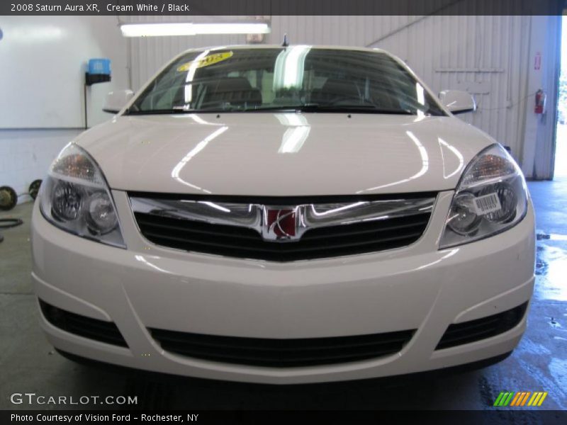 Cream White / Black 2008 Saturn Aura XR