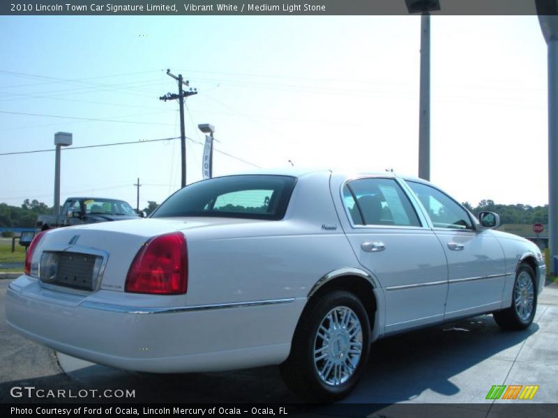 Vibrant White / Medium Light Stone 2010 Lincoln Town Car Signature Limited