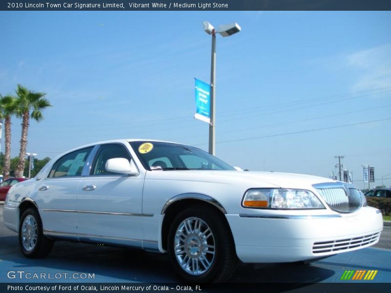 Vibrant White / Medium Light Stone 2010 Lincoln Town Car Signature Limited