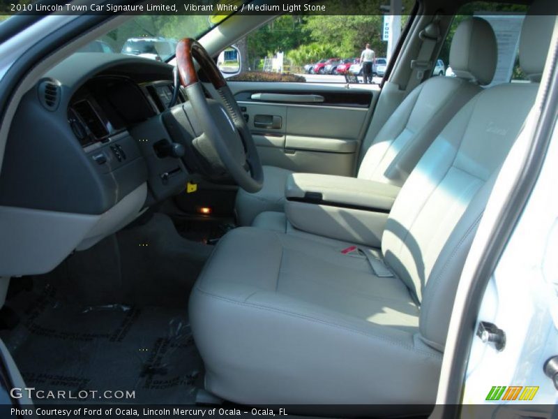Vibrant White / Medium Light Stone 2010 Lincoln Town Car Signature Limited