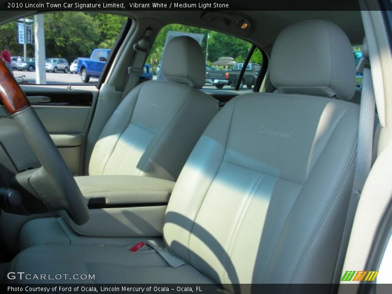 Vibrant White / Medium Light Stone 2010 Lincoln Town Car Signature Limited