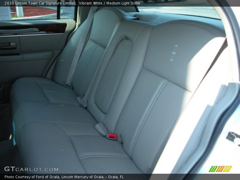 Vibrant White / Medium Light Stone 2010 Lincoln Town Car Signature Limited
