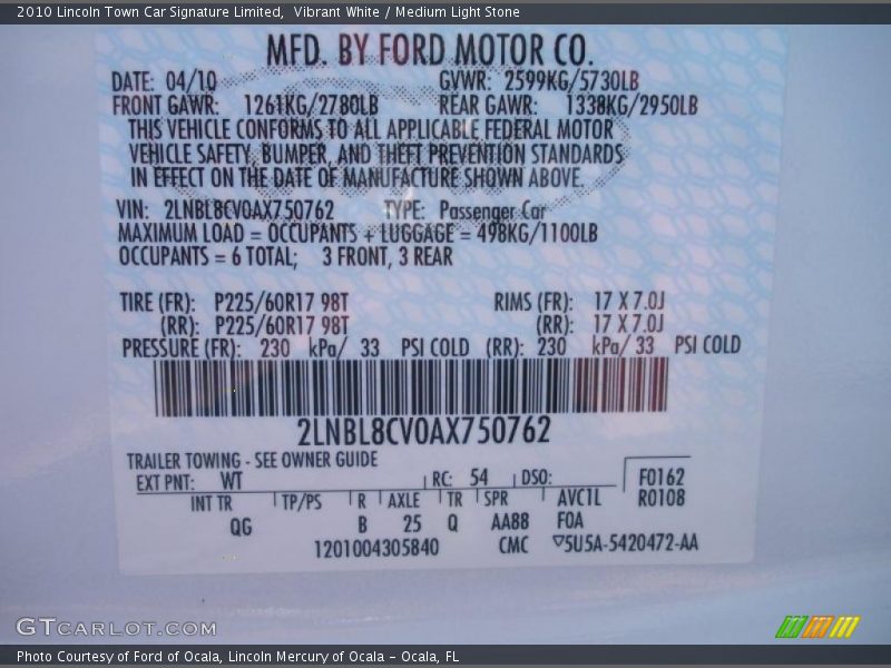 Vibrant White / Medium Light Stone 2010 Lincoln Town Car Signature Limited