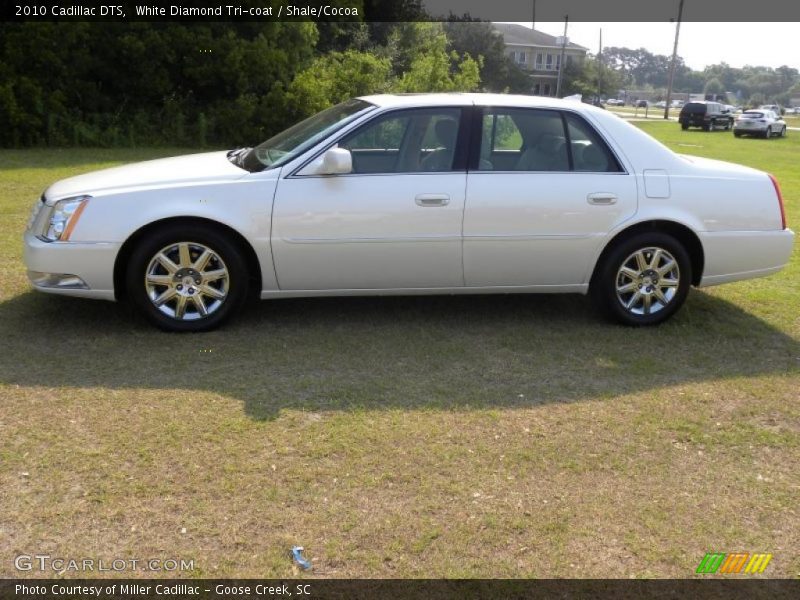 White Diamond Tri-coat / Shale/Cocoa 2010 Cadillac DTS