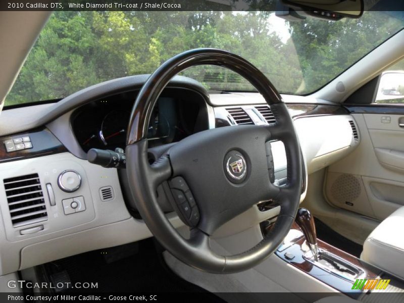 White Diamond Tri-coat / Shale/Cocoa 2010 Cadillac DTS