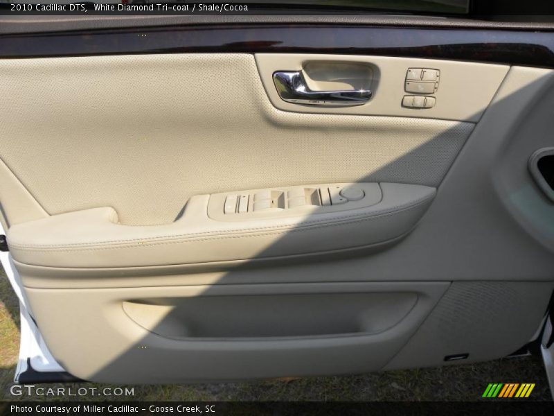 White Diamond Tri-coat / Shale/Cocoa 2010 Cadillac DTS