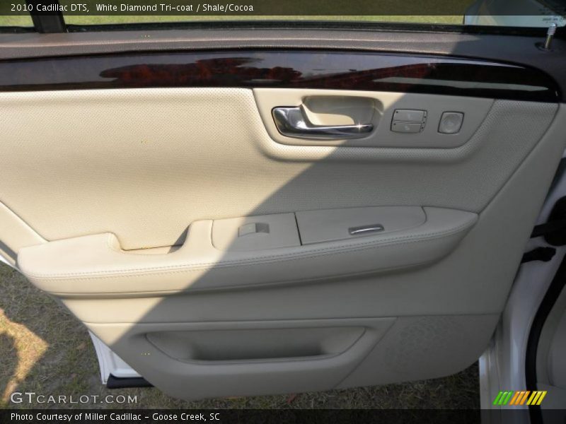 White Diamond Tri-coat / Shale/Cocoa 2010 Cadillac DTS