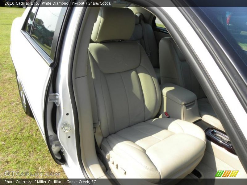 White Diamond Tri-coat / Shale/Cocoa 2010 Cadillac DTS