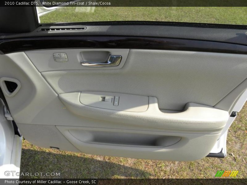 White Diamond Tri-coat / Shale/Cocoa 2010 Cadillac DTS