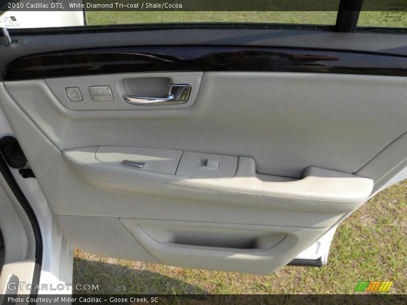 White Diamond Tri-coat / Shale/Cocoa 2010 Cadillac DTS
