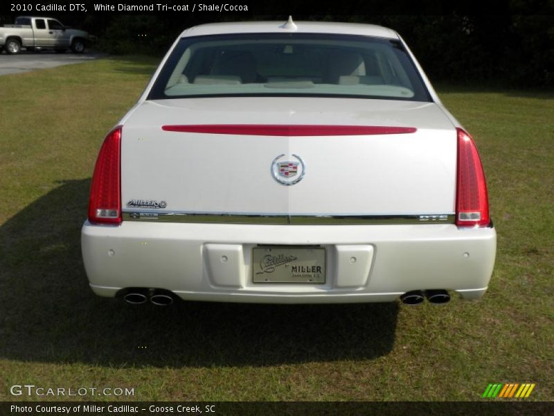 White Diamond Tri-coat / Shale/Cocoa 2010 Cadillac DTS