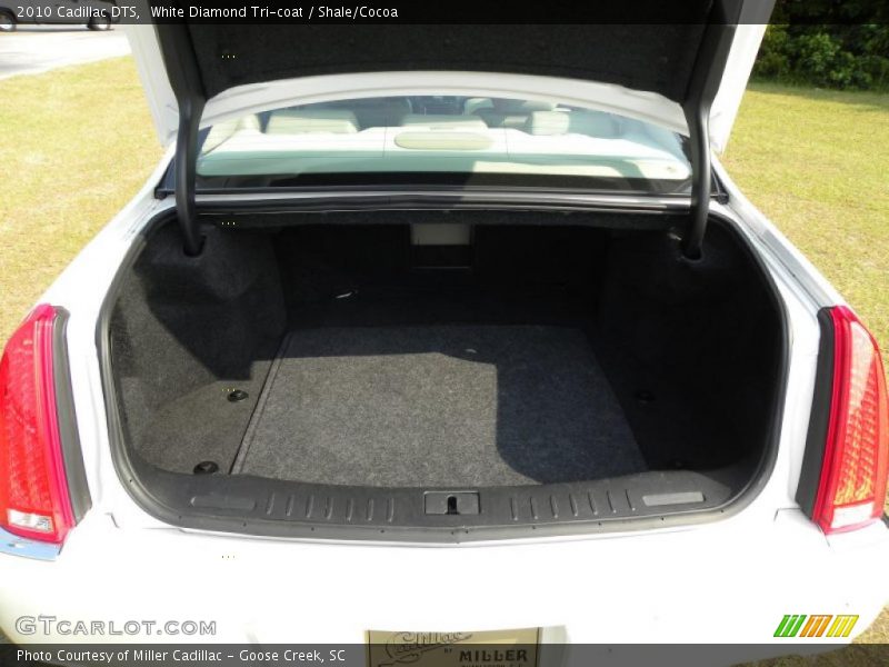 White Diamond Tri-coat / Shale/Cocoa 2010 Cadillac DTS