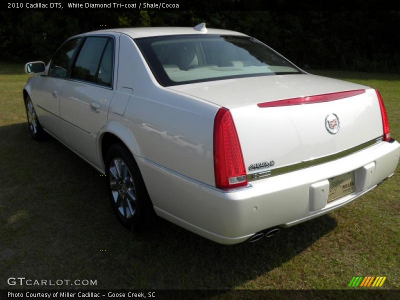 White Diamond Tri-coat / Shale/Cocoa 2010 Cadillac DTS