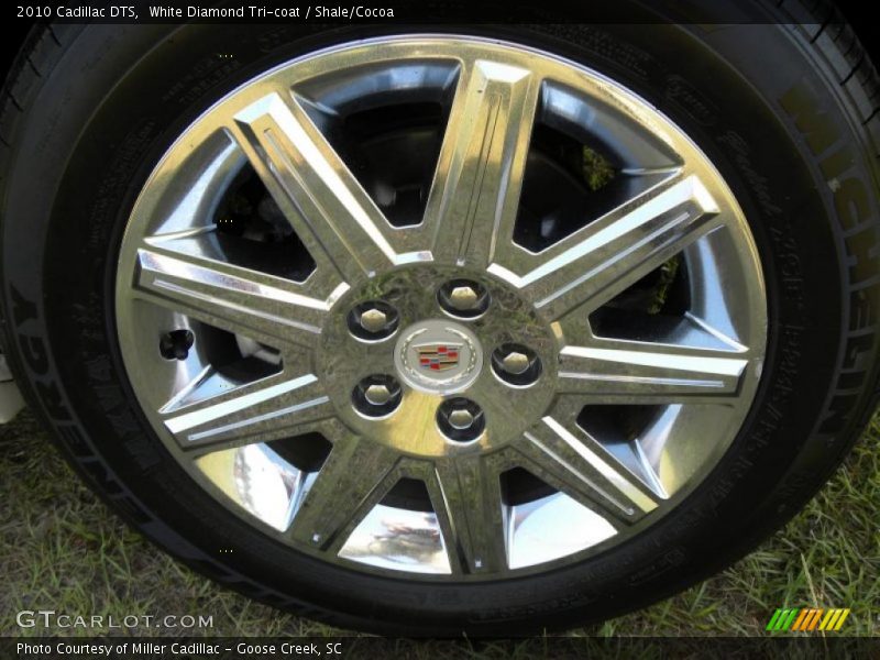 White Diamond Tri-coat / Shale/Cocoa 2010 Cadillac DTS
