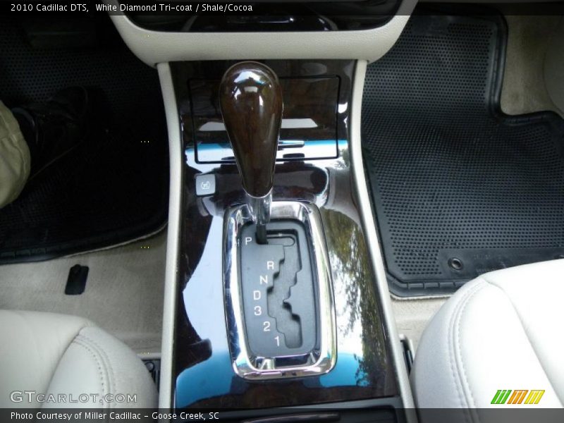 White Diamond Tri-coat / Shale/Cocoa 2010 Cadillac DTS