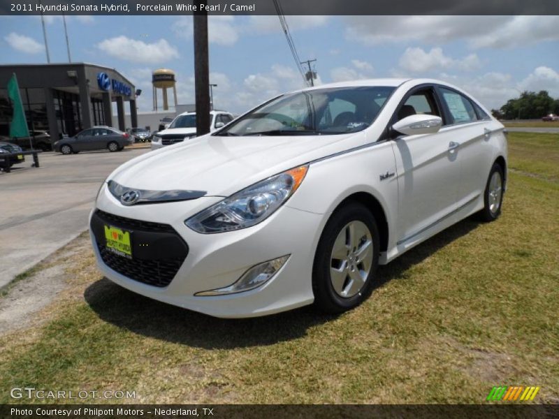 Front 3/4 View of 2011 Sonata Hybrid