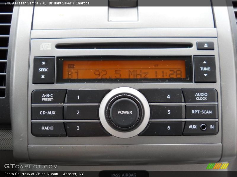 Brilliant Silver / Charcoal 2009 Nissan Sentra 2.0