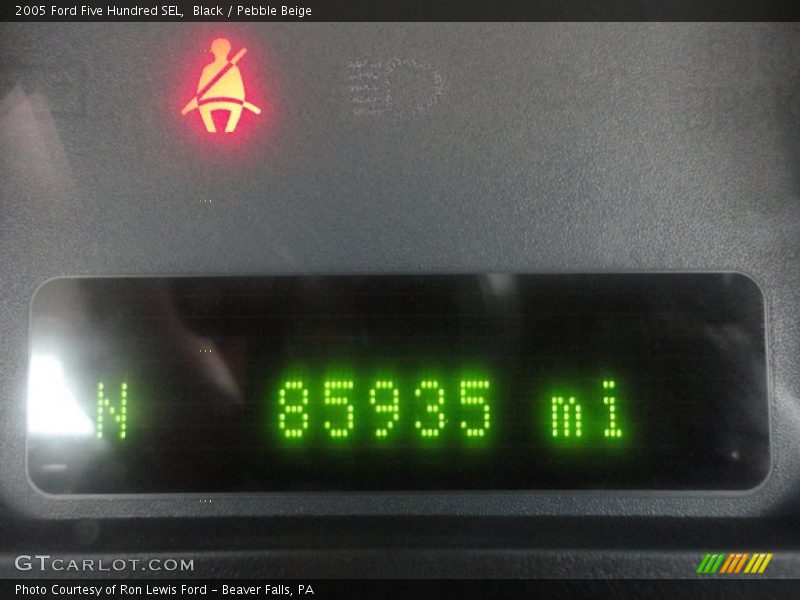 Black / Pebble Beige 2005 Ford Five Hundred SEL