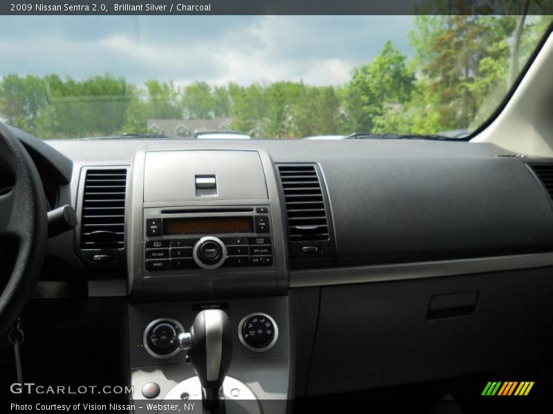 Brilliant Silver / Charcoal 2009 Nissan Sentra 2.0