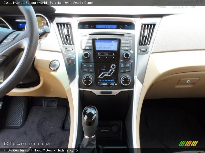 Controls of 2011 Sonata Hybrid