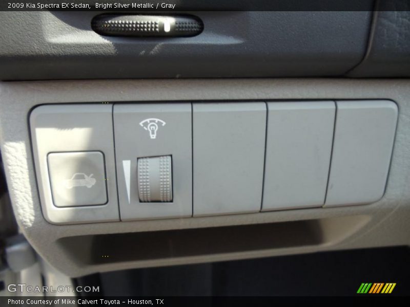 Bright Silver Metallic / Gray 2009 Kia Spectra EX Sedan