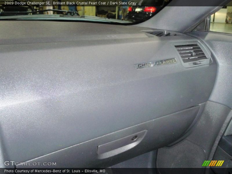 Brilliant Black Crystal Pearl Coat / Dark Slate Gray 2009 Dodge Challenger SE