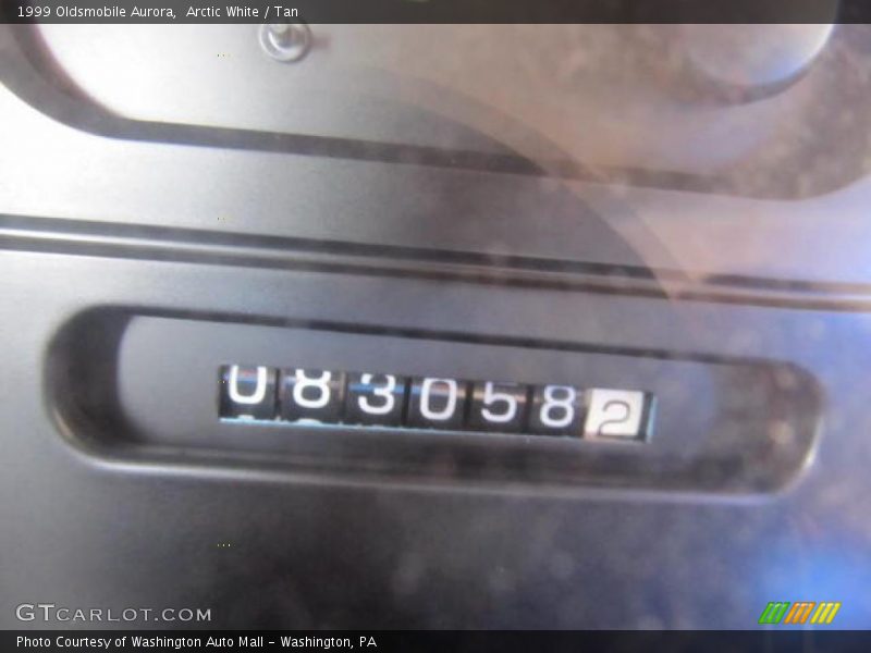 Arctic White / Tan 1999 Oldsmobile Aurora