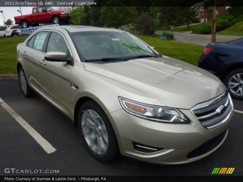 Front 3/4 View of 2011 Taurus SEL AWD
