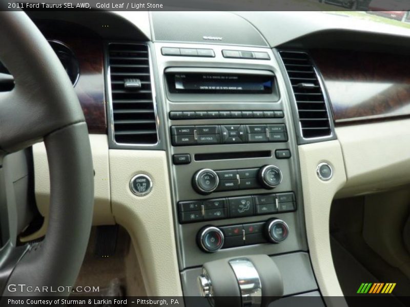 Controls of 2011 Taurus SEL AWD