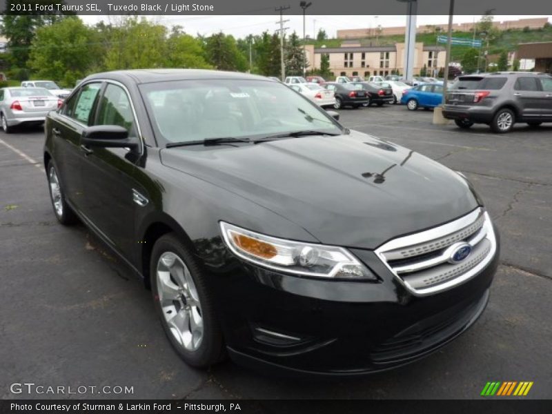 Tuxedo Black / Light Stone 2011 Ford Taurus SEL